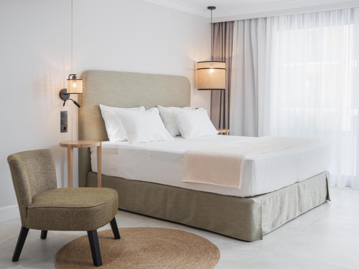 Pyrgos Blue Aparthotel มาเลีย ภายนอก รูปภาพ