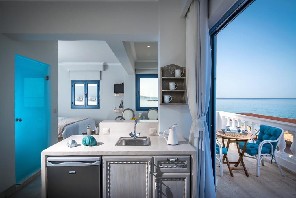 Pyrgos Blue Aparthotel มาเลีย ภายนอก รูปภาพ