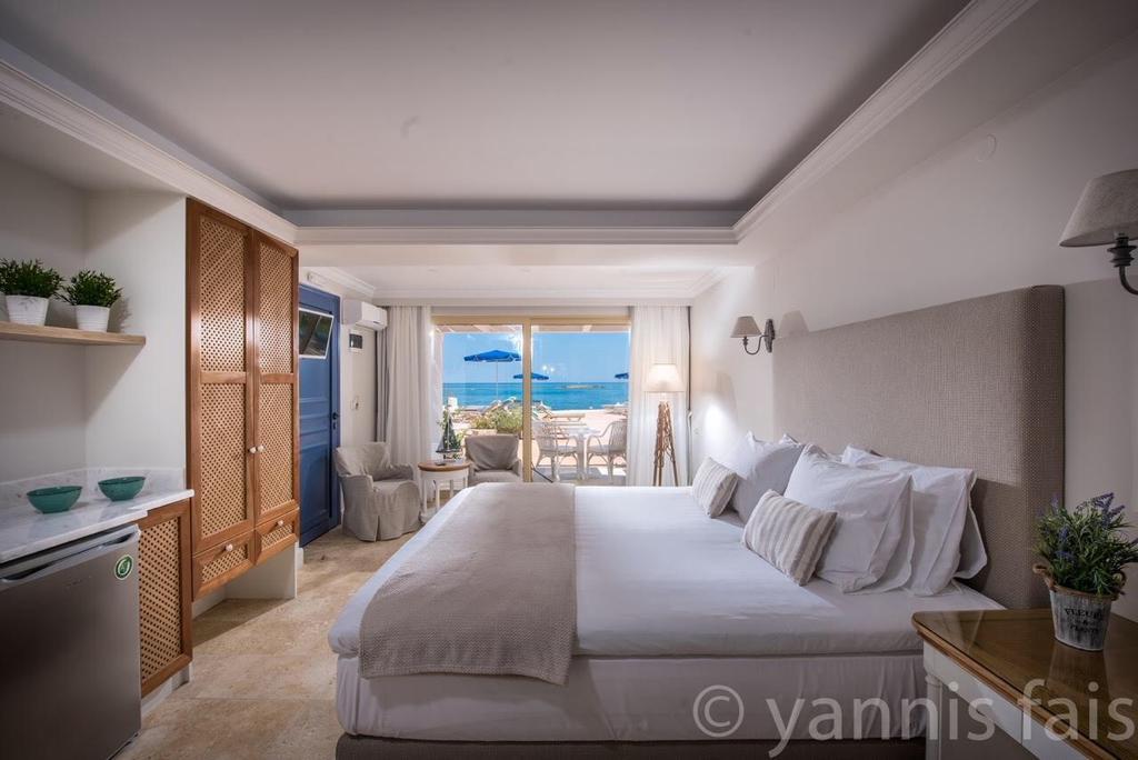 Pyrgos Blue Aparthotel มาเลีย ภายนอก รูปภาพ