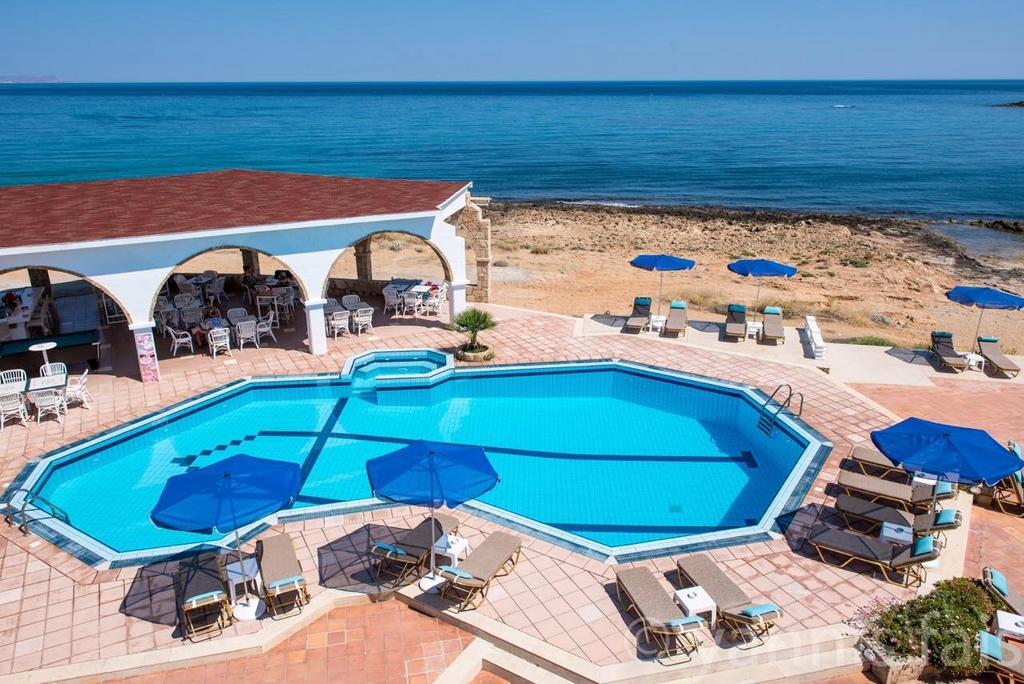 Pyrgos Blue Aparthotel มาเลีย ภายนอก รูปภาพ