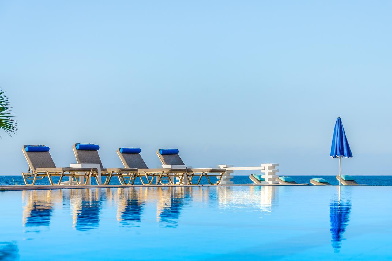 Pyrgos Blue Aparthotel มาเลีย ภายนอก รูปภาพ